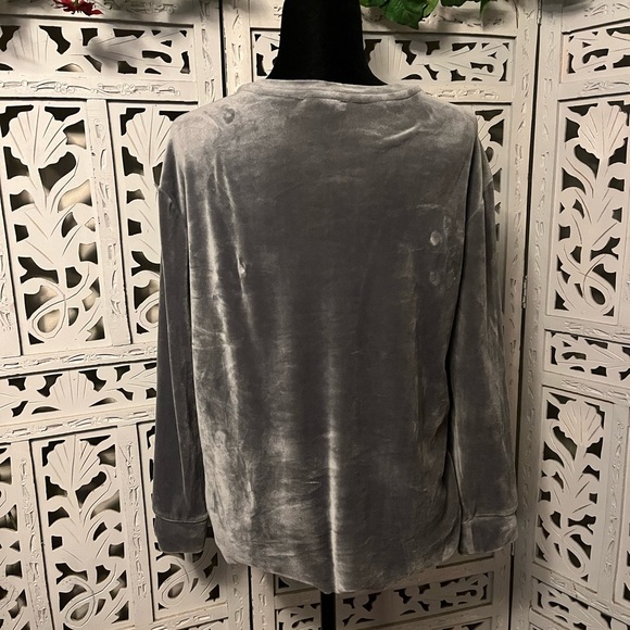 SPRING & MERCER MARVELOUS VELVETY SOFT & WARM SILVER GRAY LONG SLEEVE TOP - Picture 5 of 7
